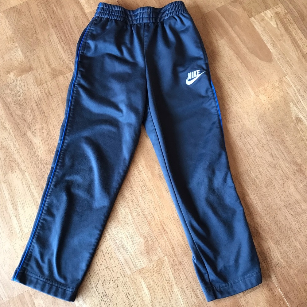 💥3/$25 💥Nike jogging pants boys size 6